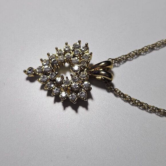 Gold Tone Clear Rhinestone Heart Shaped Pendant Necklace 19" - Picture 12 of 13